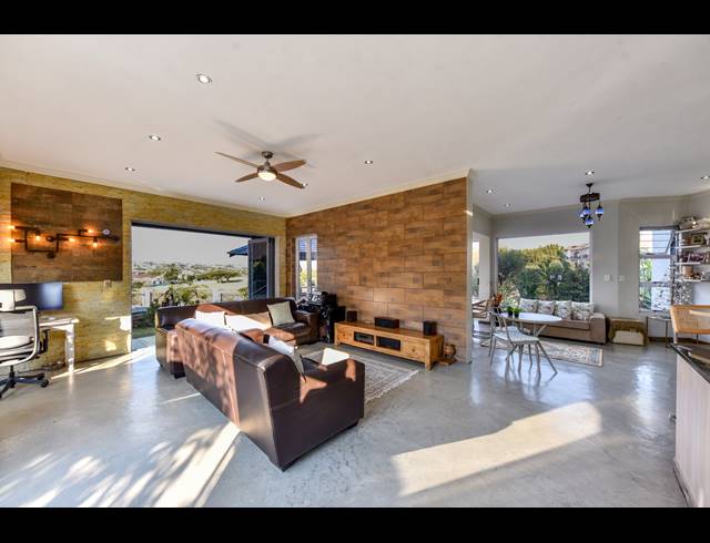 5 BEDROOM GOLF ESTATE FOR SALE IN BLUE VALLEY GOLF ESTATE